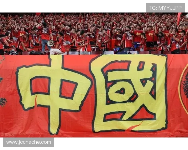 离谱！U23国足红星劝架反被罚 中超名哨再起争议